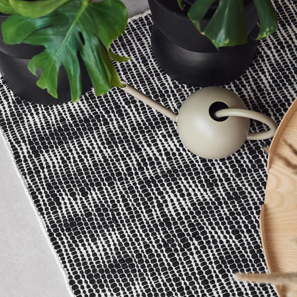 Pebble wool carpet black 170x240 cm – image 3