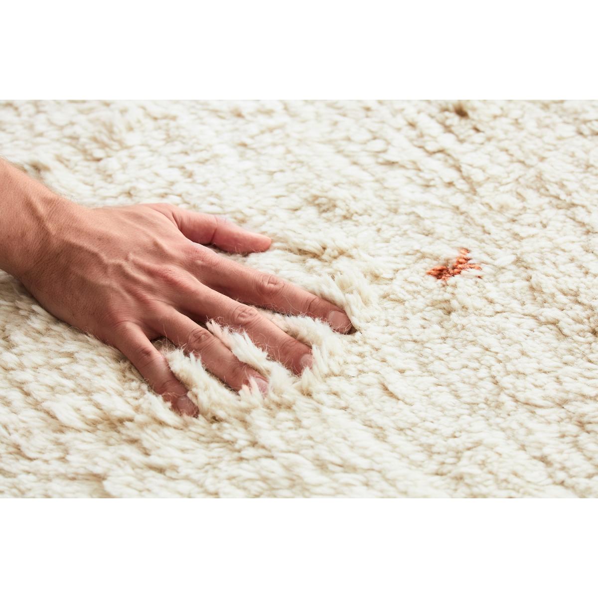 Chhatwal & Jonsson Ravi rug 230x320 cm Off white-orange – image 3