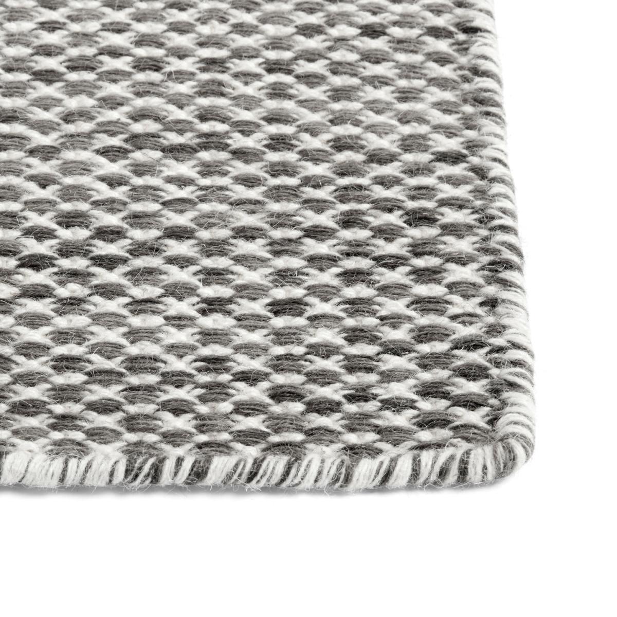 HAY Moiré kelim rug 140x200 cm Grey – image 2