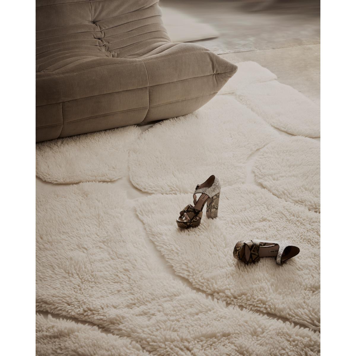 Tinted Kullin wool carpet 170x240 cm Offwhite – image 5