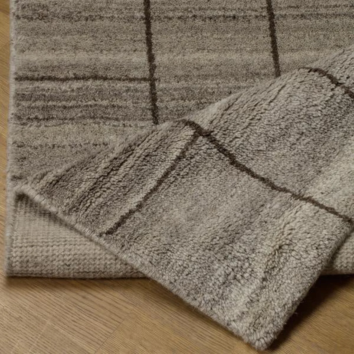 Andrew Martin Abohar Rug Brown / 305 x 4 x 244 cm – image 3