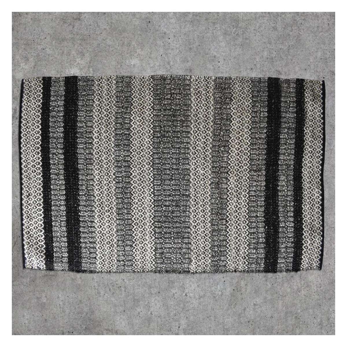 Gallery Direct Utah Rug in Black & Grey – image 3