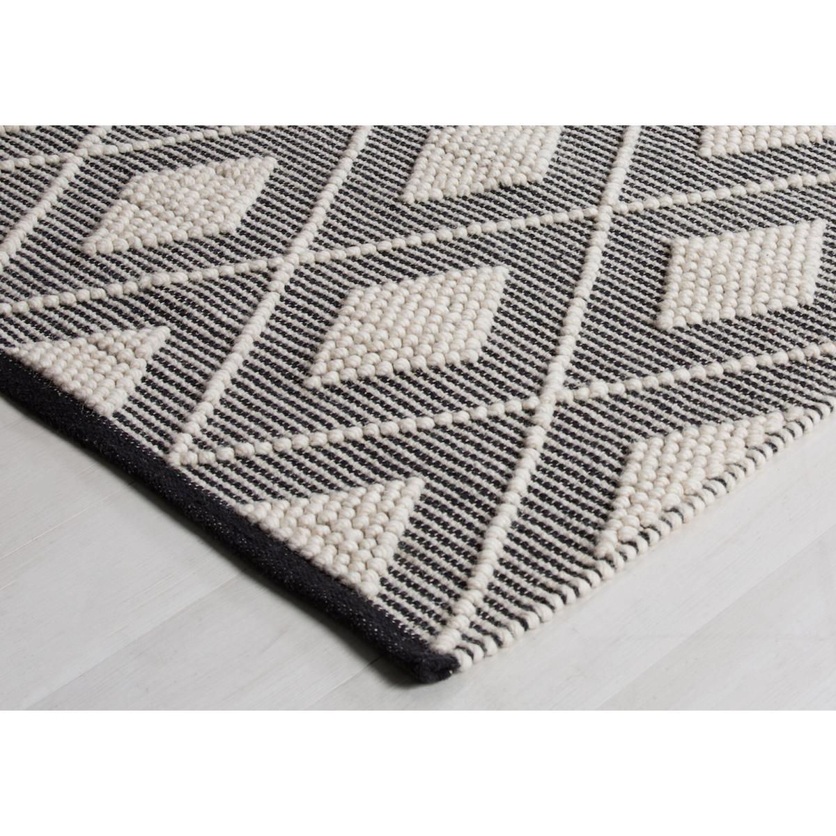 Jaden Diamond Rug, Medium – image 3