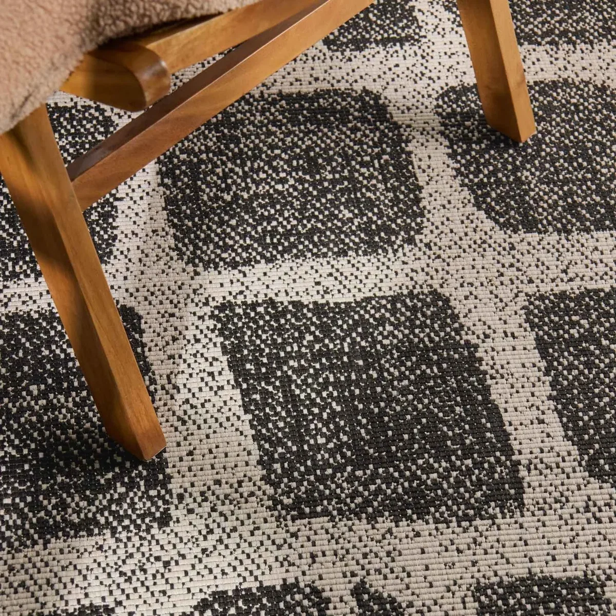Ruskin Flatweave Rug - Black – image 2