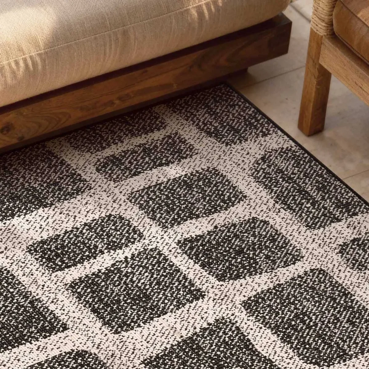 Ruskin Flatweave Rug - Black – image 1