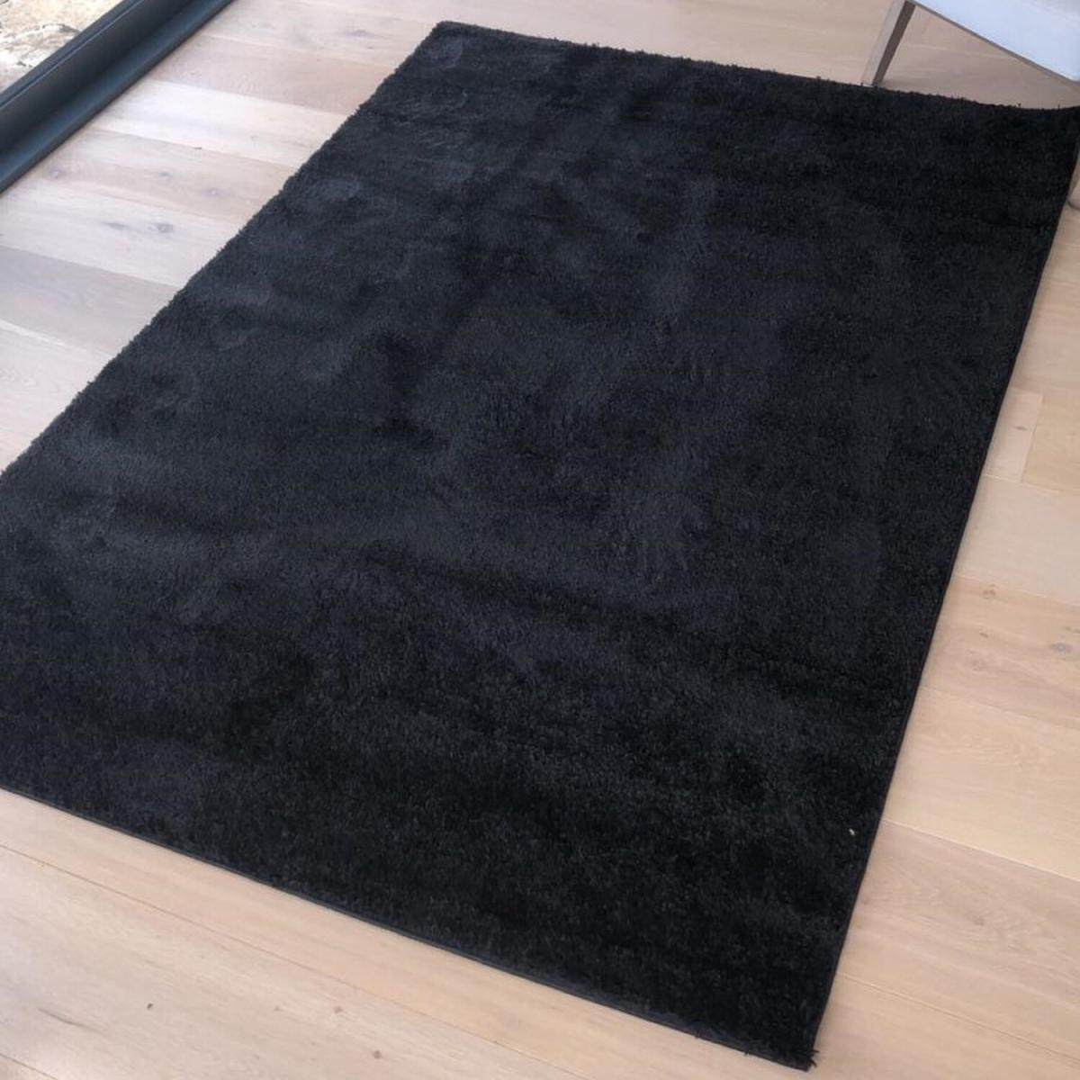 Plain Black Soft 40mm Shaggy Living Room Rug - Stockhom - Black