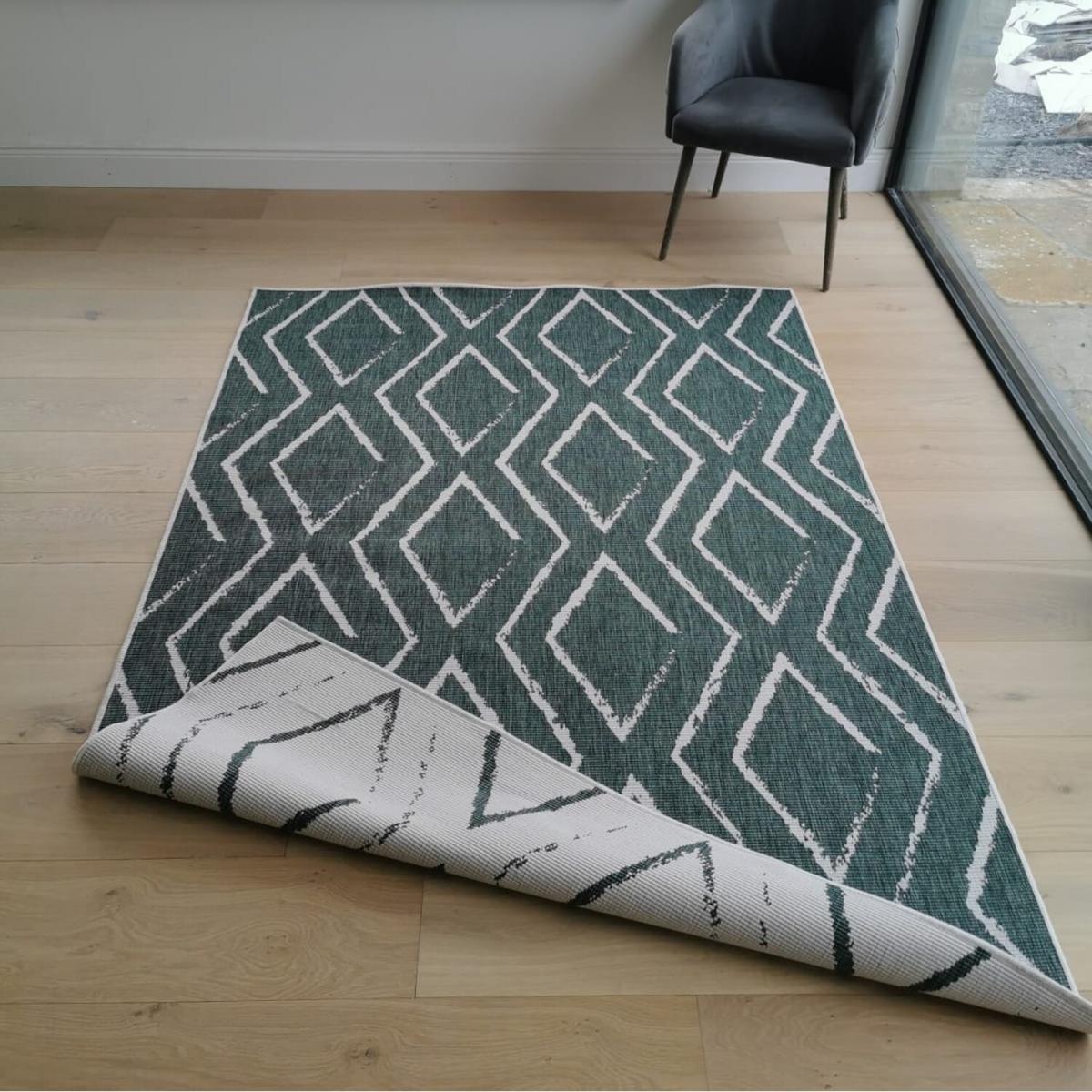 Green and Ivory Reversible Trellis Outdoor Rug - Capri - Green / 200cm / 3kg – image 6