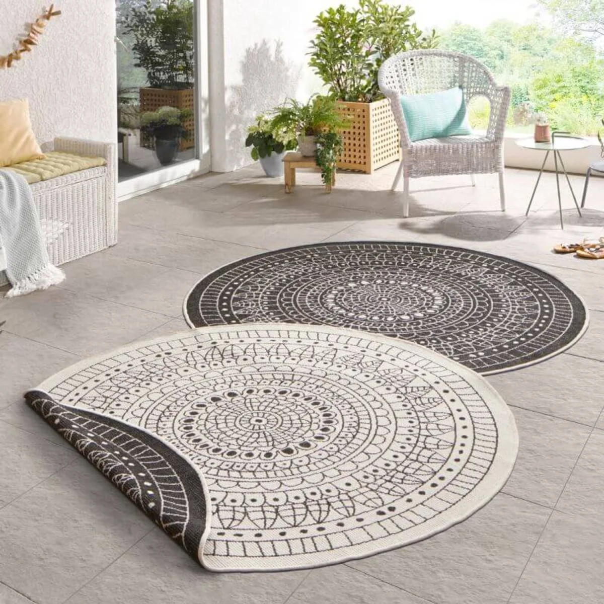 Reversible Porto Indoor & Outdoor Round Rug Ochre. - Black / 140.0cm – image 4