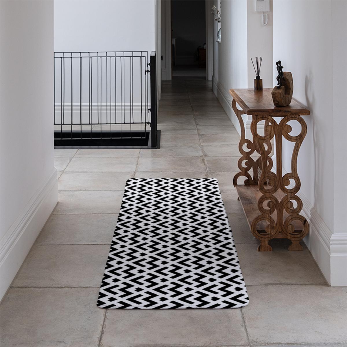 Black White Geometric Runner Rug - Black – image 4