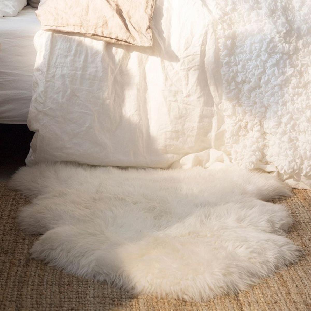 Shag Faux Sheepskin Fluffy Irregular Rug - White / 550G – image 1