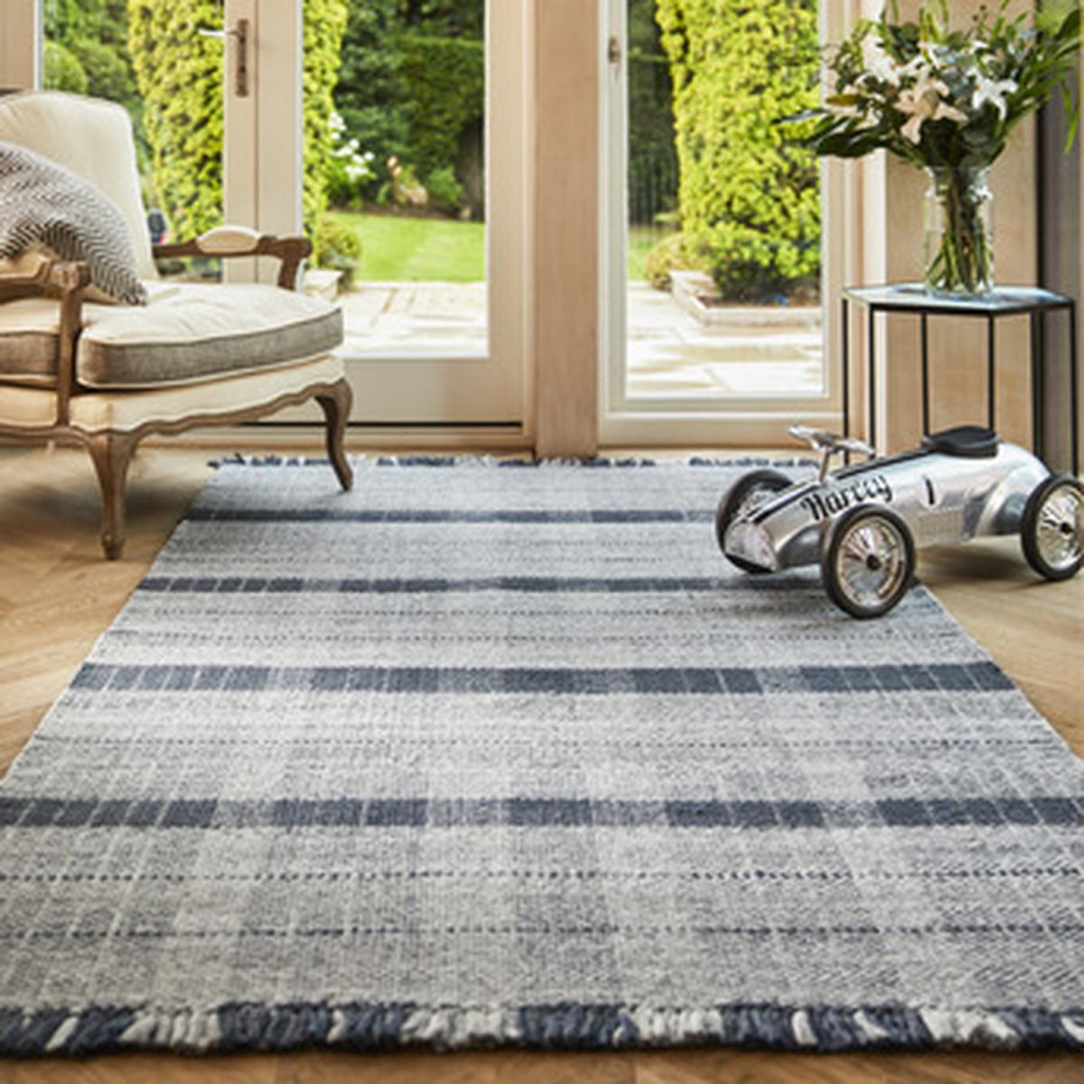 Navy Washable Tartan Living Room Rug - Navy / 80cm