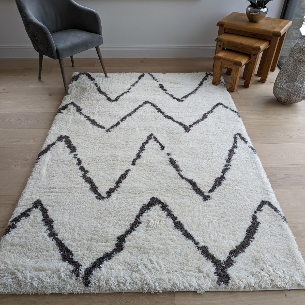 Ivory Chevron 4cm Shaggy Rugs - Ivory / 230cm – image 1