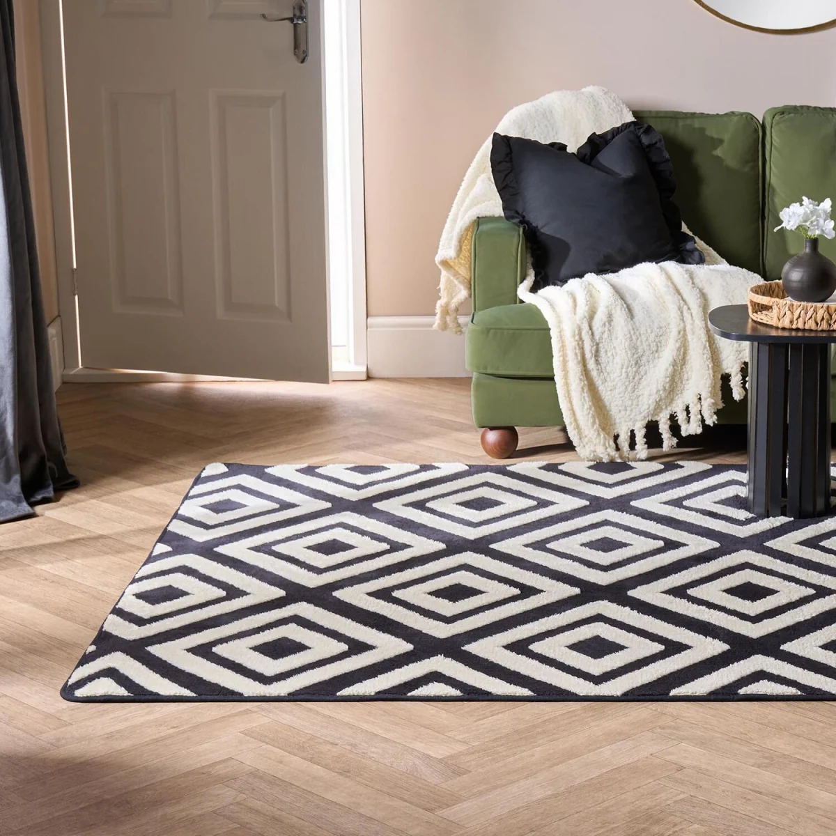 OHS Contrast Tufted Geo Rug - Monochrome / 160X230 – image 2