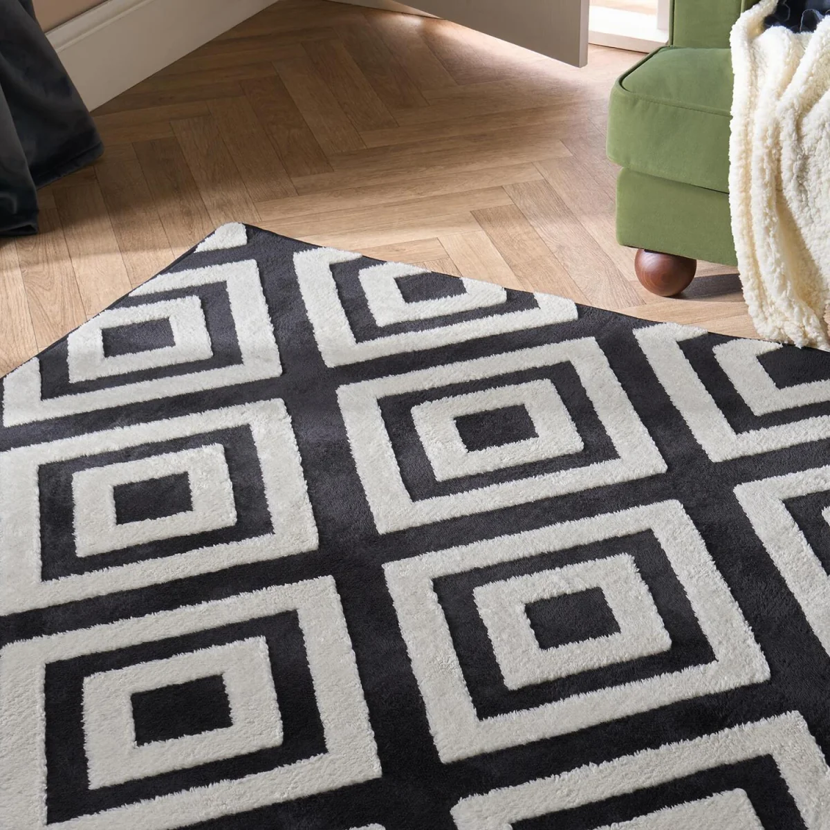 OHS Contrast Tufted Geo Rug - Monochrome / 160X230 – image 3