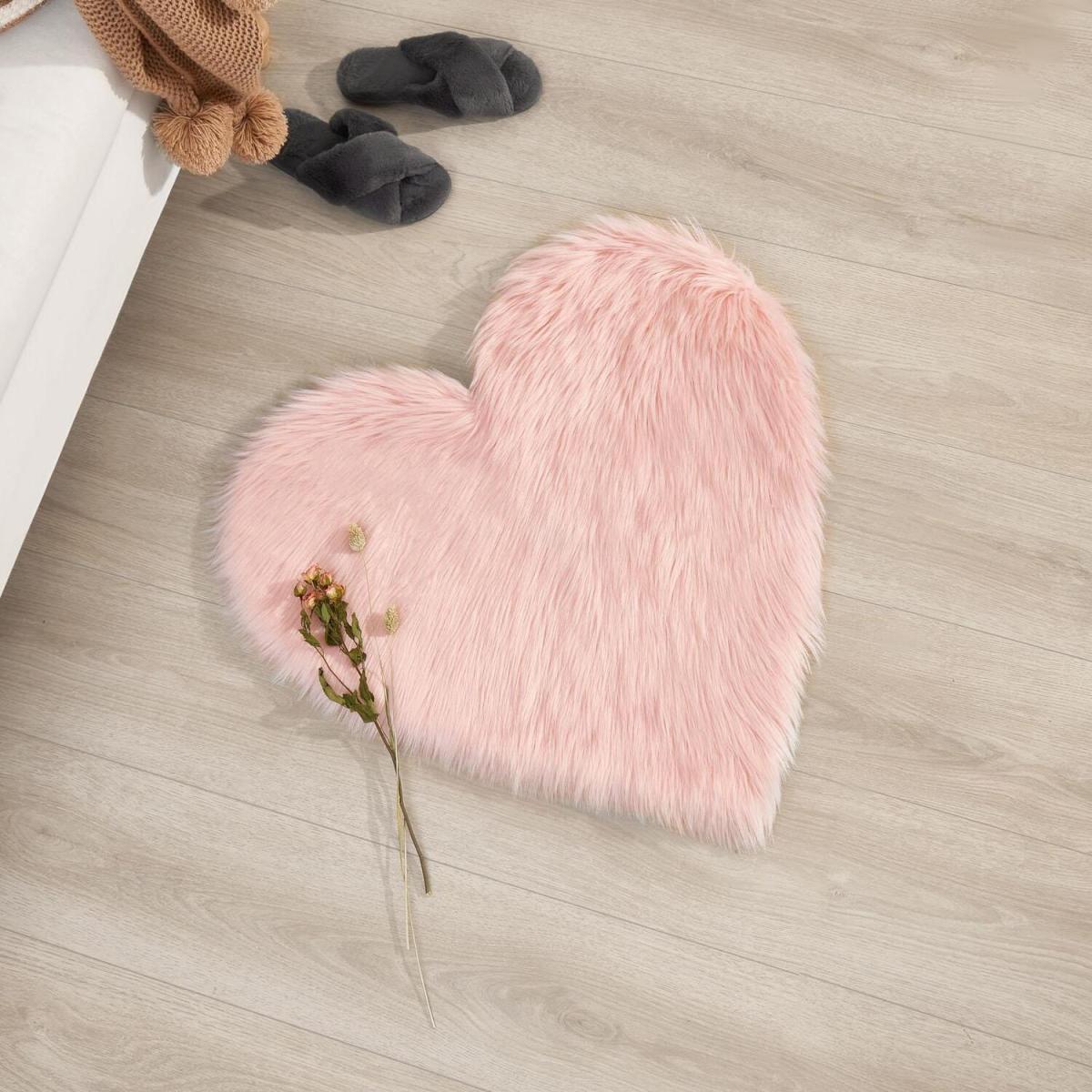 Sienna Faux Sheepskin Fluffy Plush Heart Shape Rug - Pink – image 1