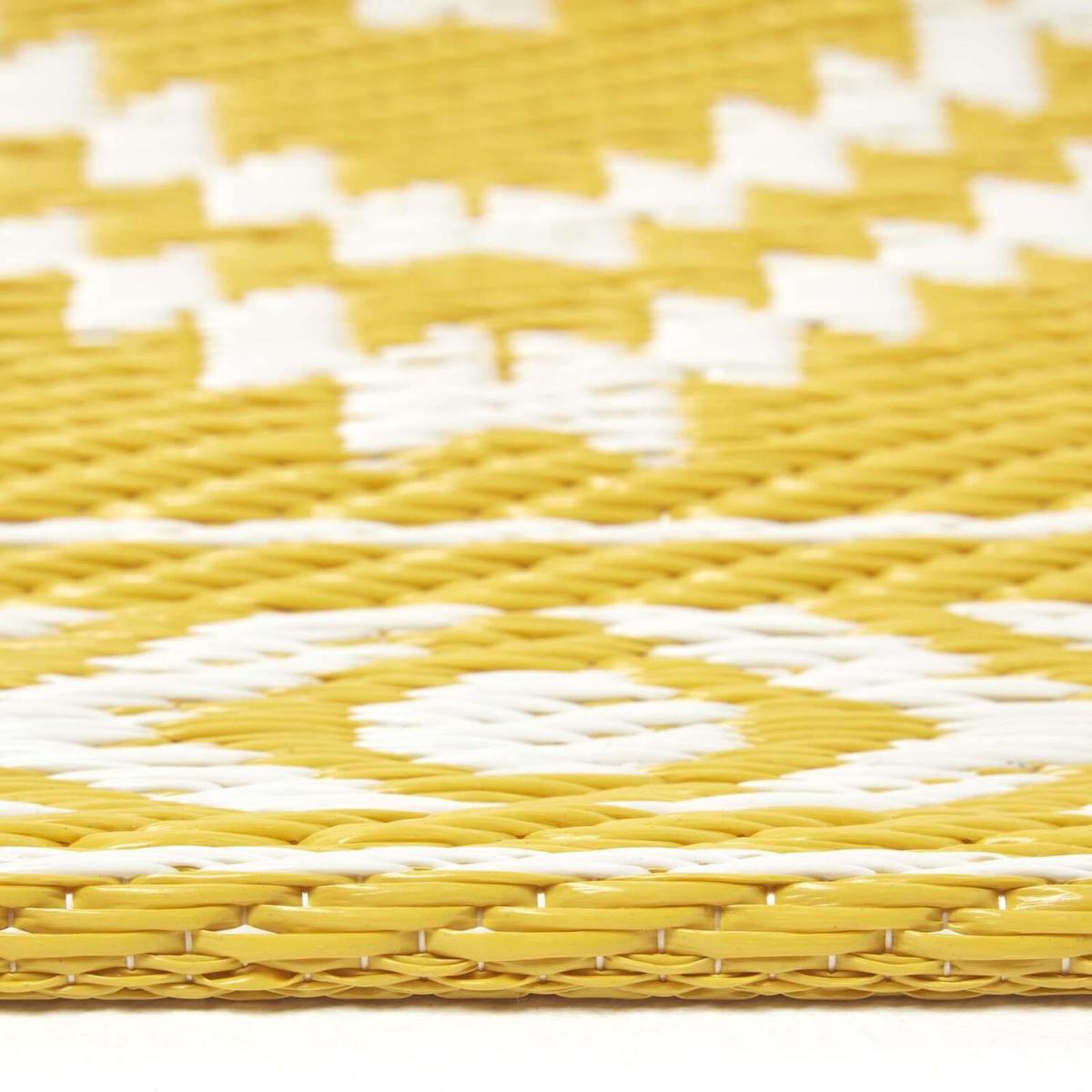 Homescapes Anna Aztec Yellow and White Outdoor Rug - Yellow / 180cm – image 3