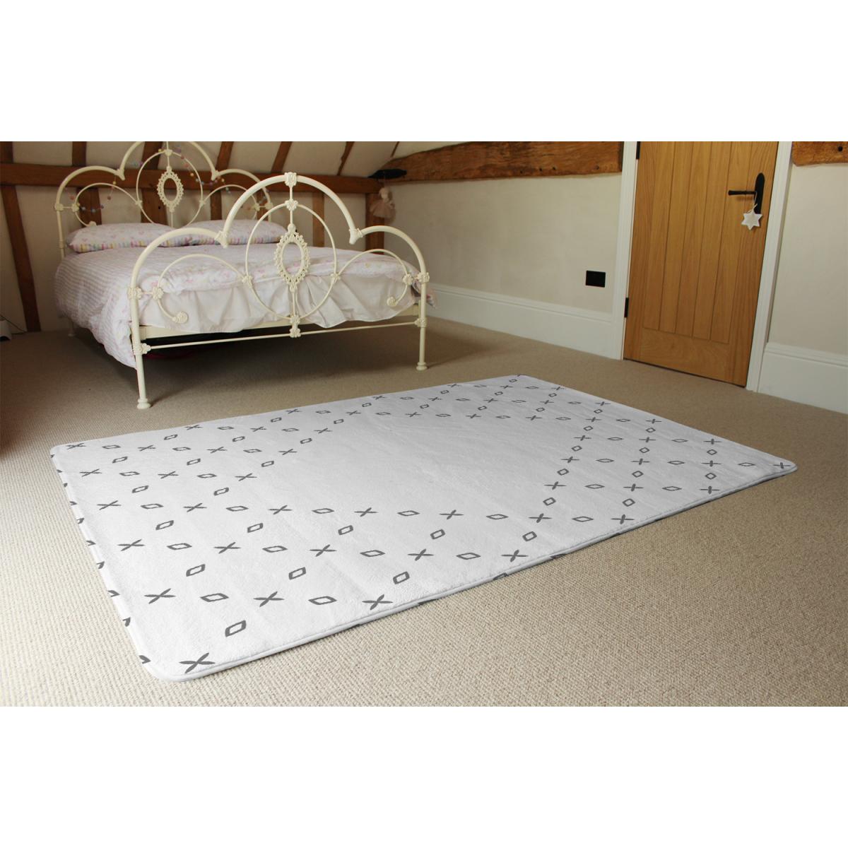 Crosses  Diamonds Designer Rug - White / 110cm – image 3