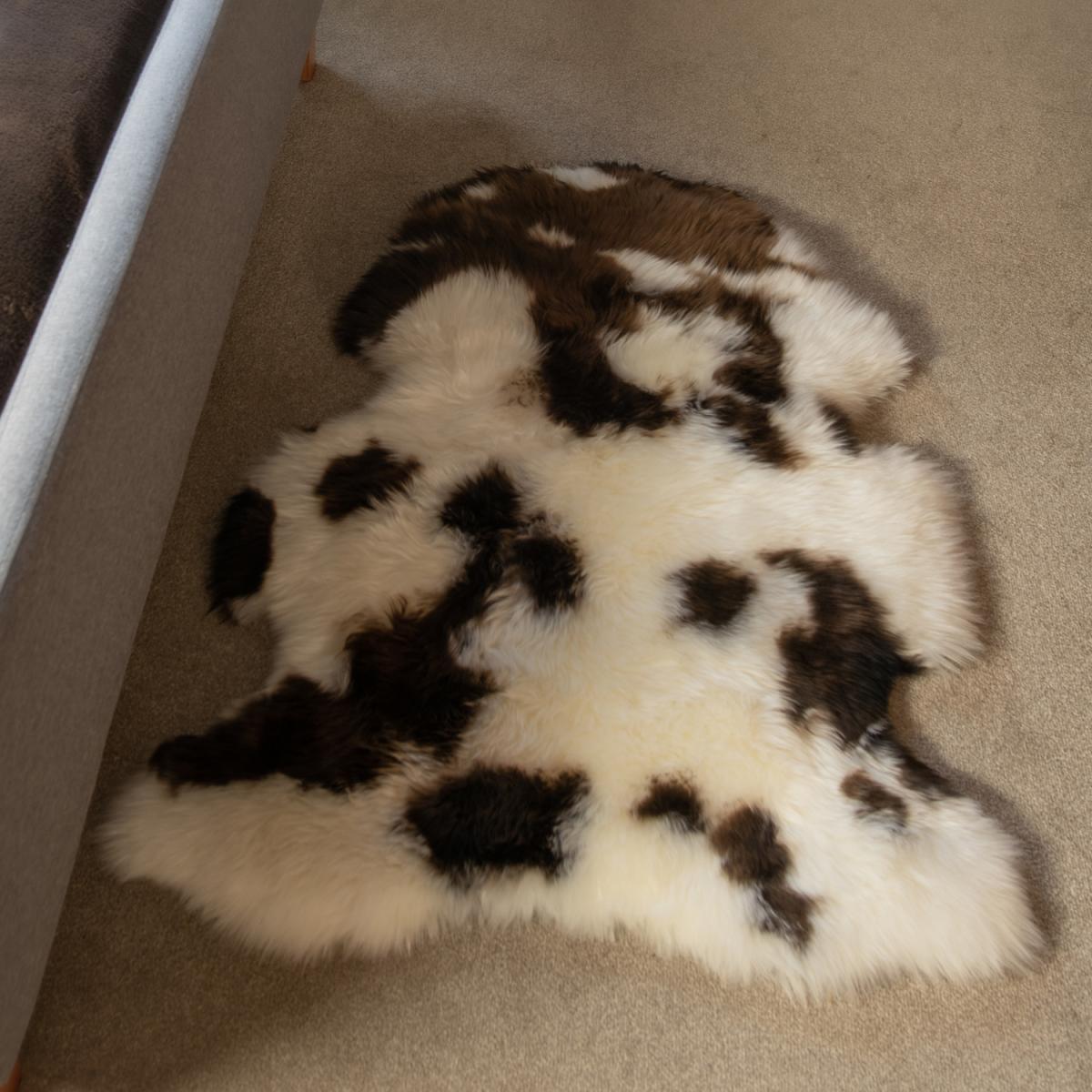 Eco Tanned Genuine Sheepskin Rug Jacob Pattern - White with Brown – image 1