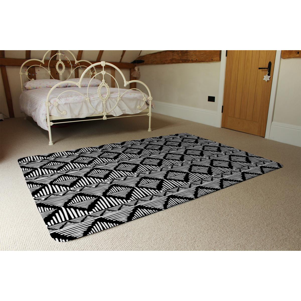 Geometric Line Pattern Rug - Black / 150cm – image 2