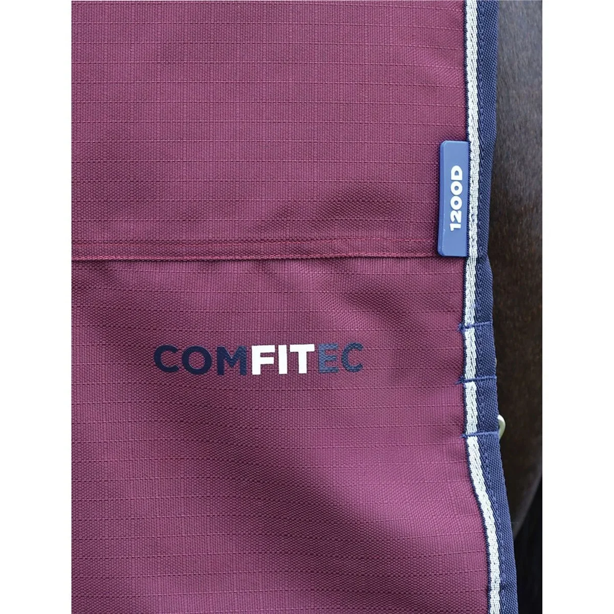 Weatherbeeta Comfitec Essential Detachable Neck 220g Horse Turnout Rug - Burgundy/Navy – image 3