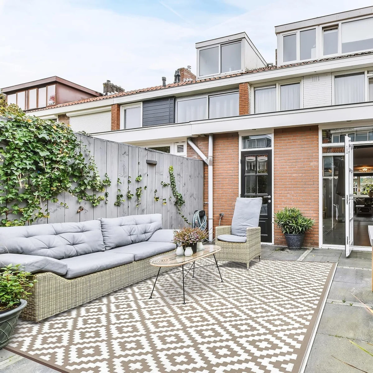 Taupe And White Geometric Outdoor Rug 270 X 360Cm Waterproof Patio Mat - Taupe – image 5