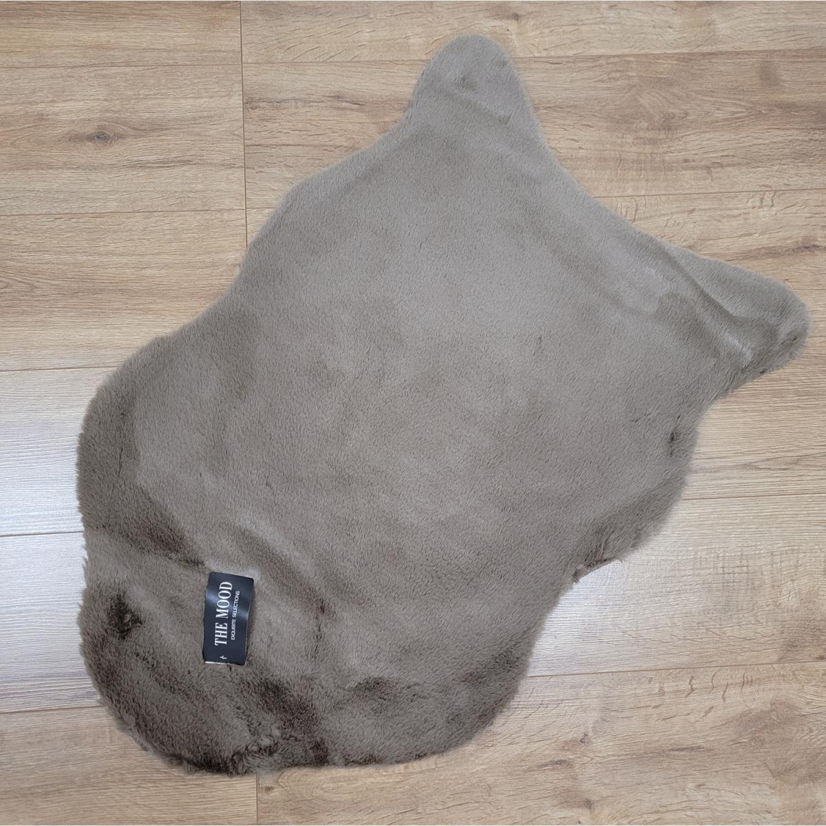 Faux Rabbit Fur Rug - Blush – image 6