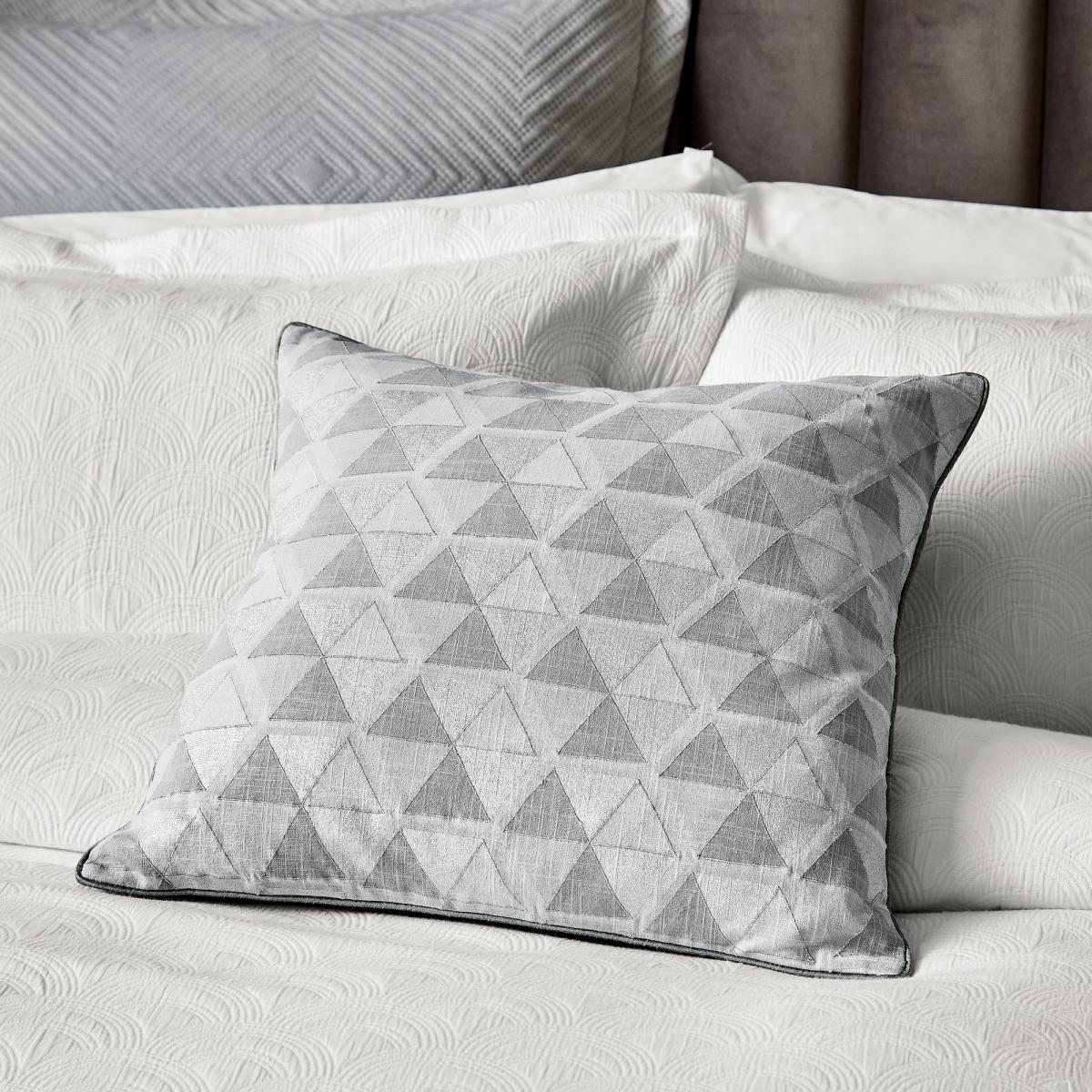 Sunburst Bedding Duvet Cover and Pillowcase by Helena Springfield in White 140x200cm – image 3