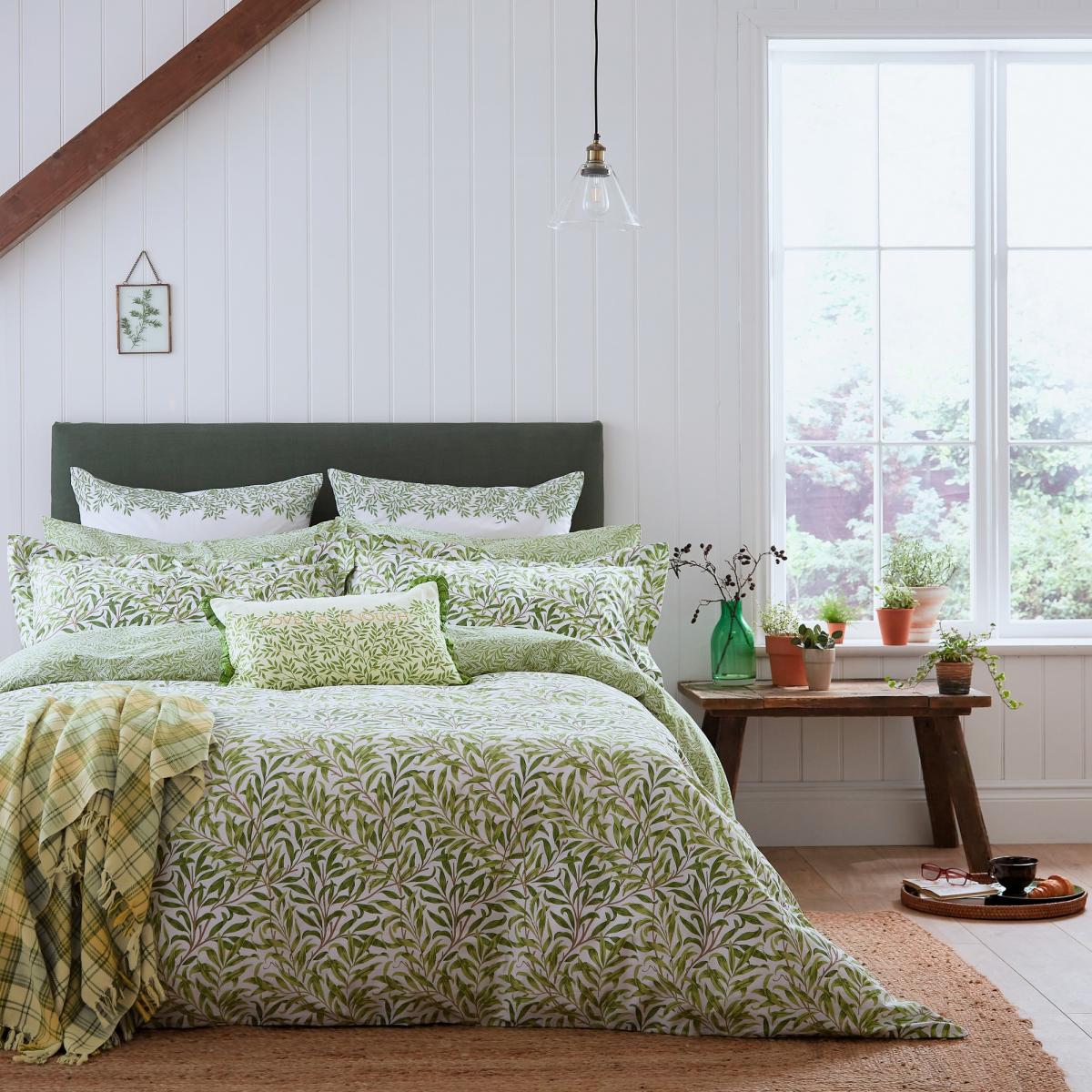 Willow Bough Bedding Duvet Cover and Pillowcase by William Morris in Leaf Green 230x220cm – image 1