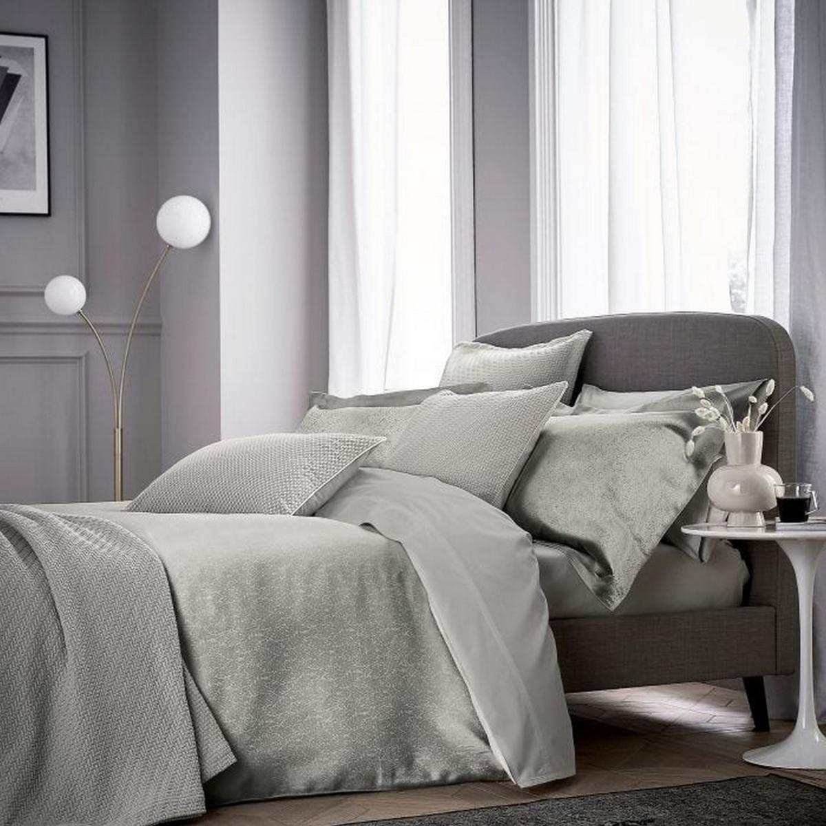 Tahra Paisley Damask Cotton Bedding in Silver Grey 220x230cm – image 1