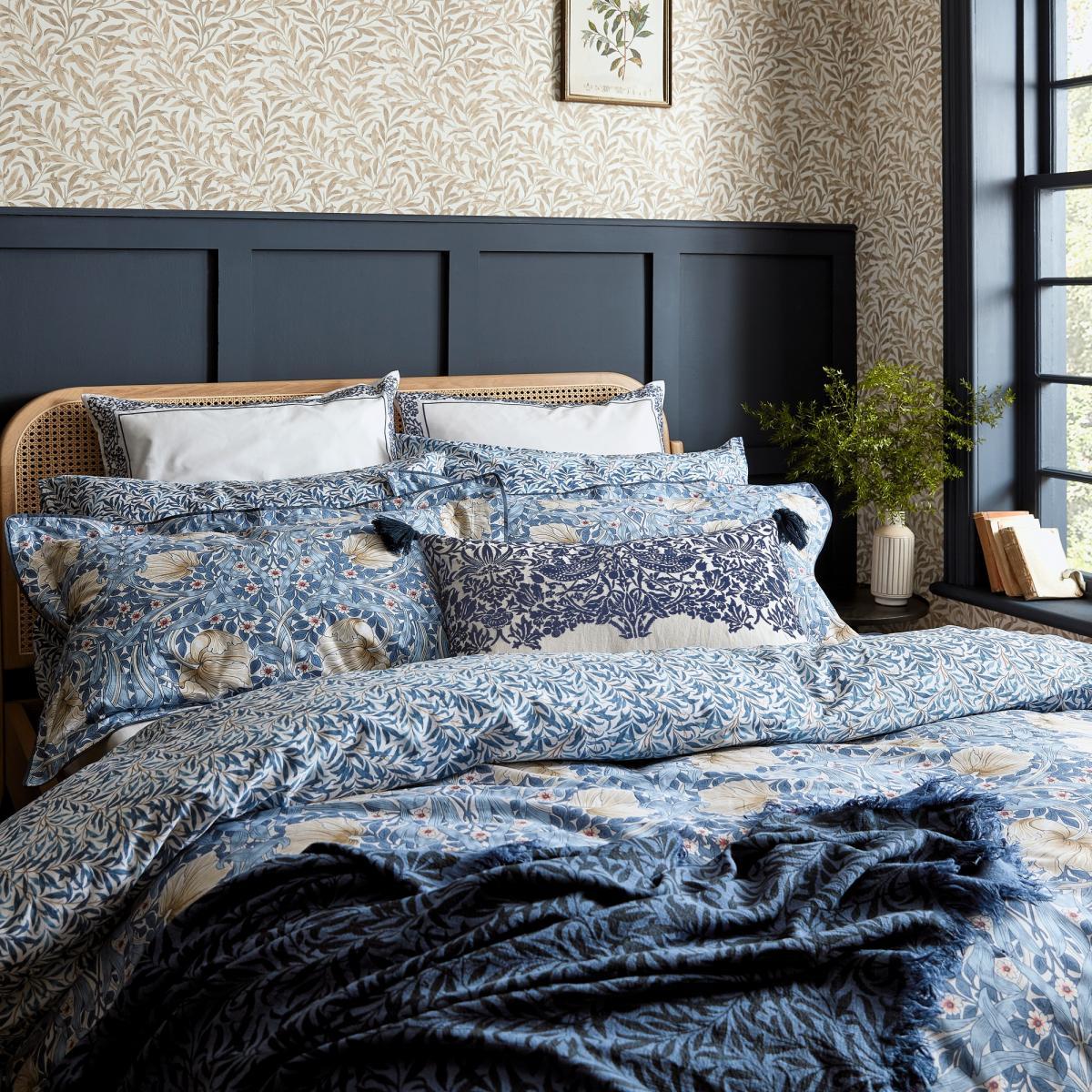 Pimpernel Bedding by William Morris in Woad Blue74x48cm – image 2