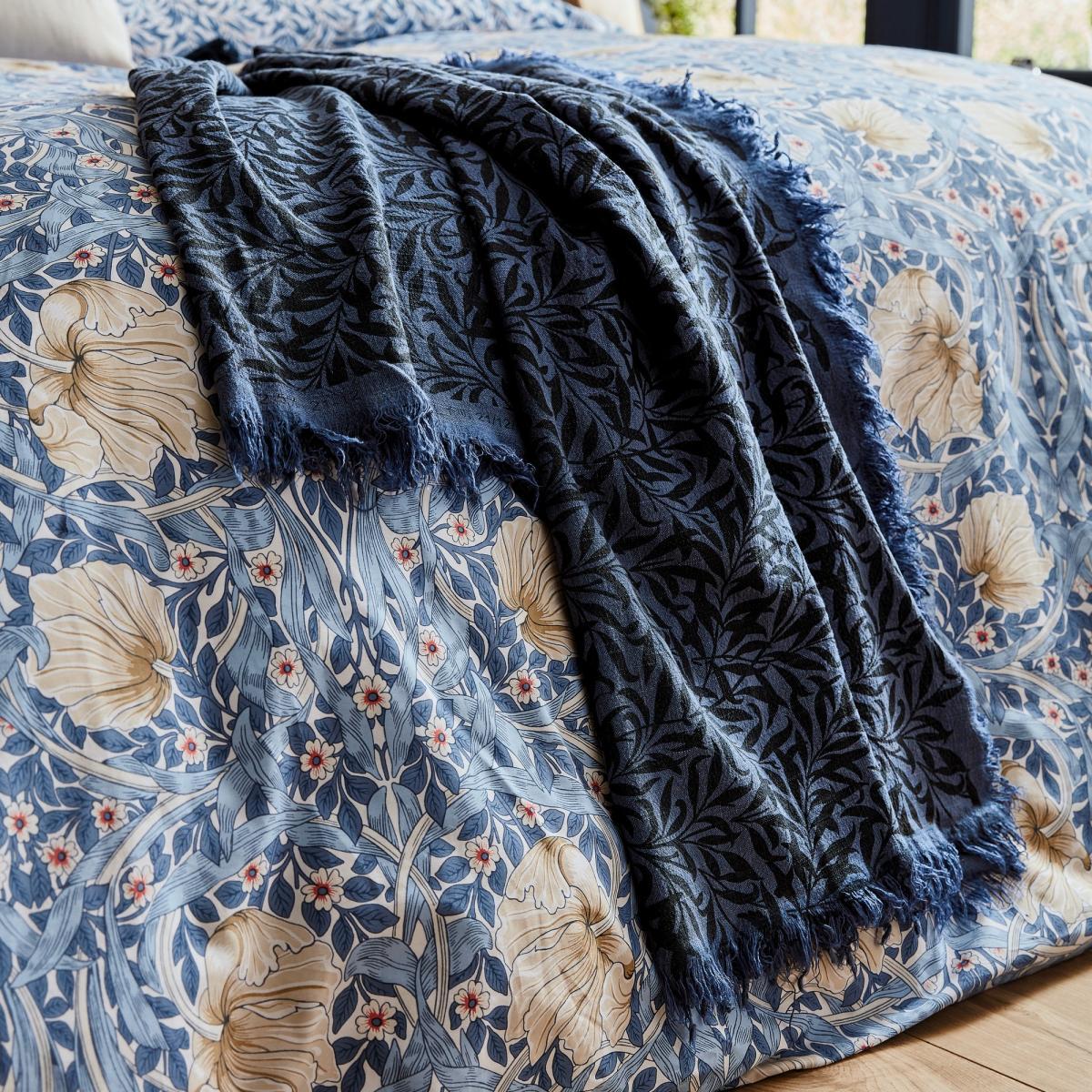 Pimpernel Bedding by William Morris in Woad Blue74x48cm – image 3