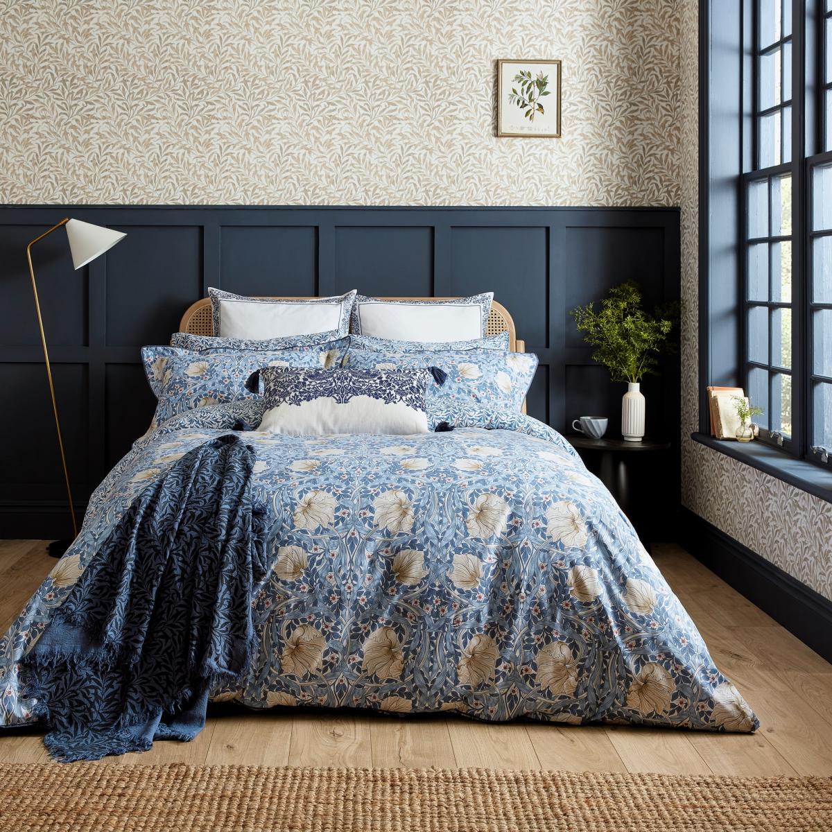 Pimpernel Bedding by William Morris in Woad Blue74x48cm – image 1