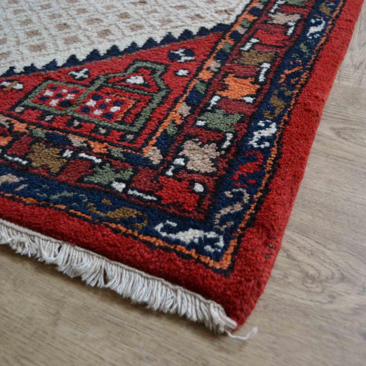 Hanadan Traditional Hand Knotted Wool Runner Rug in Red 88x316cm – image 2