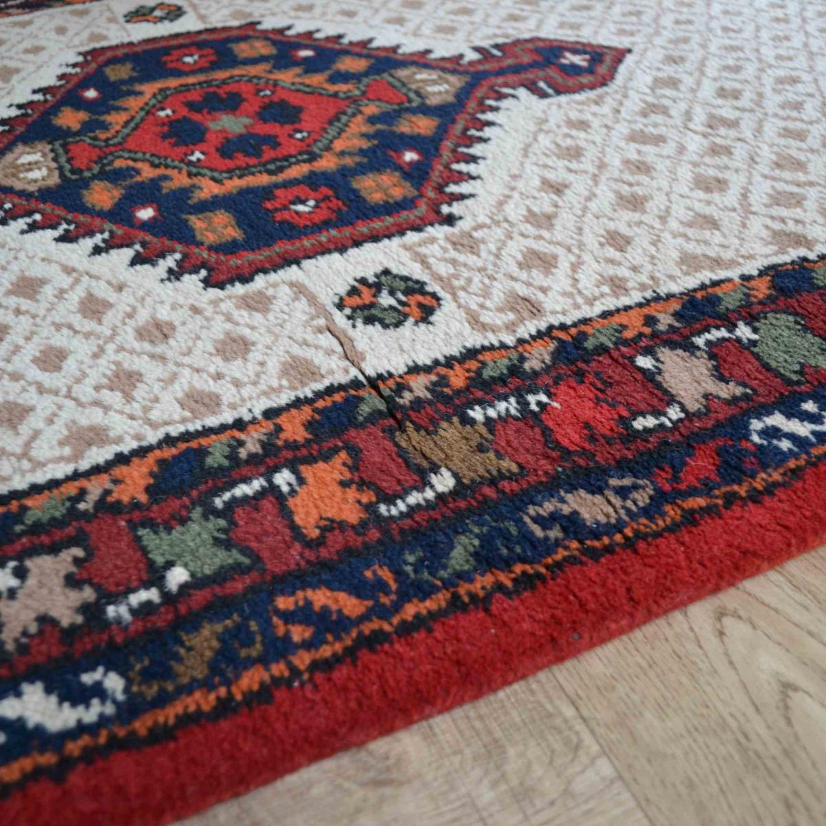 Hanadan Traditional Hand Knotted Wool Runner Rug in Red 88x316cm – image 3