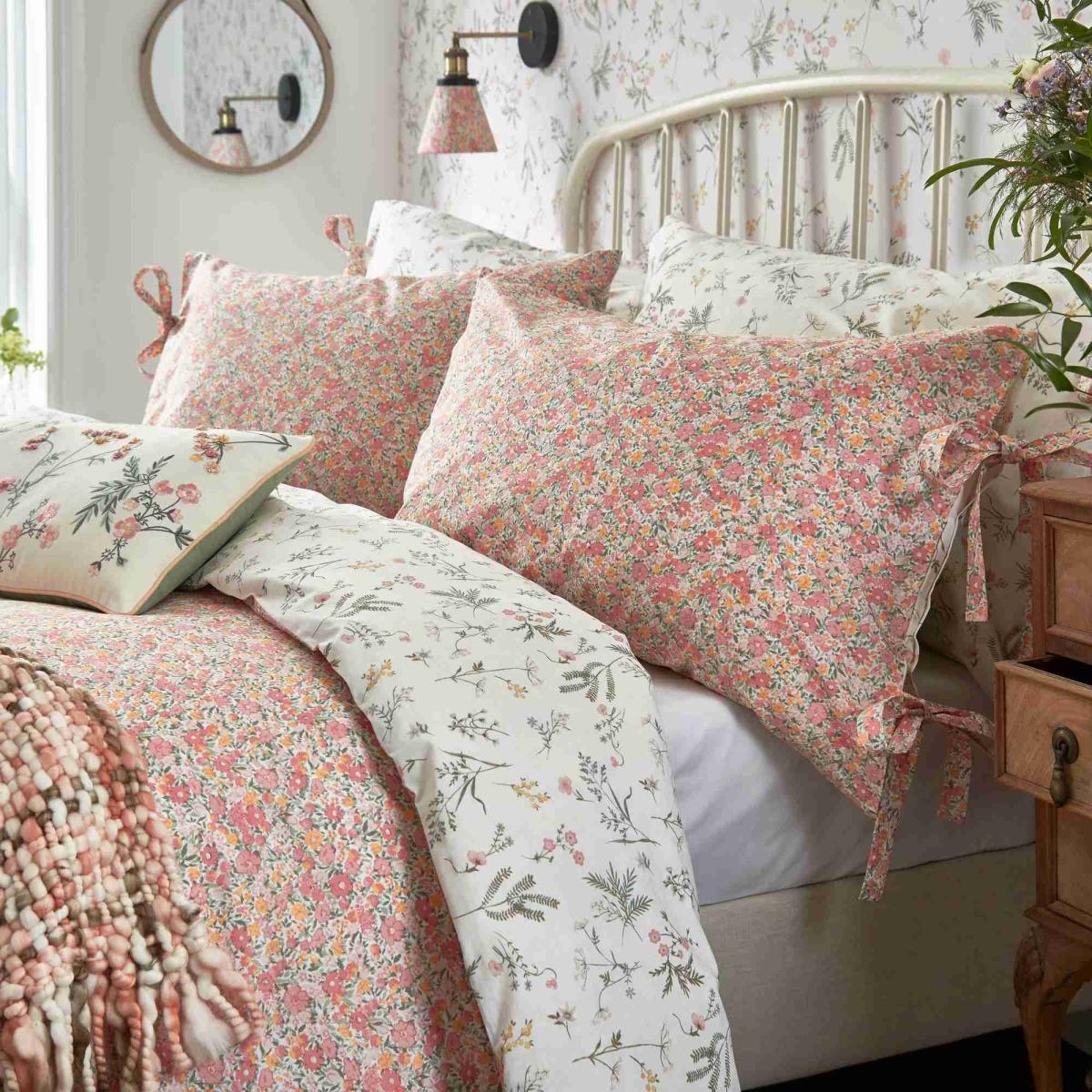 Loveston Floral Bedding by Laura Ashley in Coral Pink137x200cm – image 2