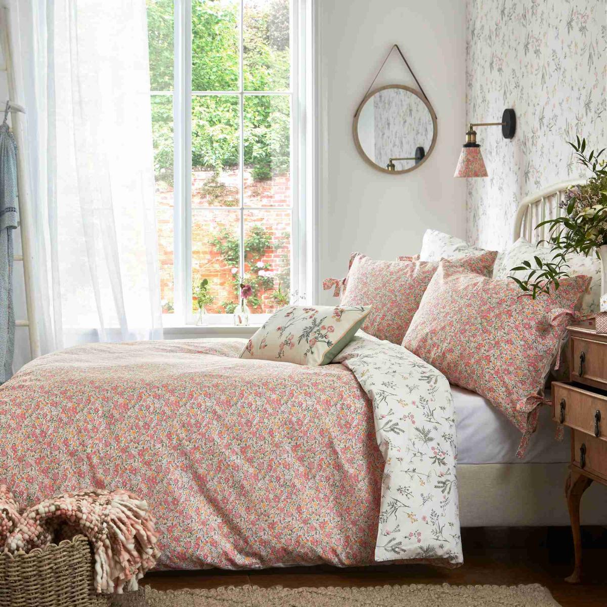 Loveston Floral Bedding by Laura Ashley in Coral Pink137x200cm – image 1