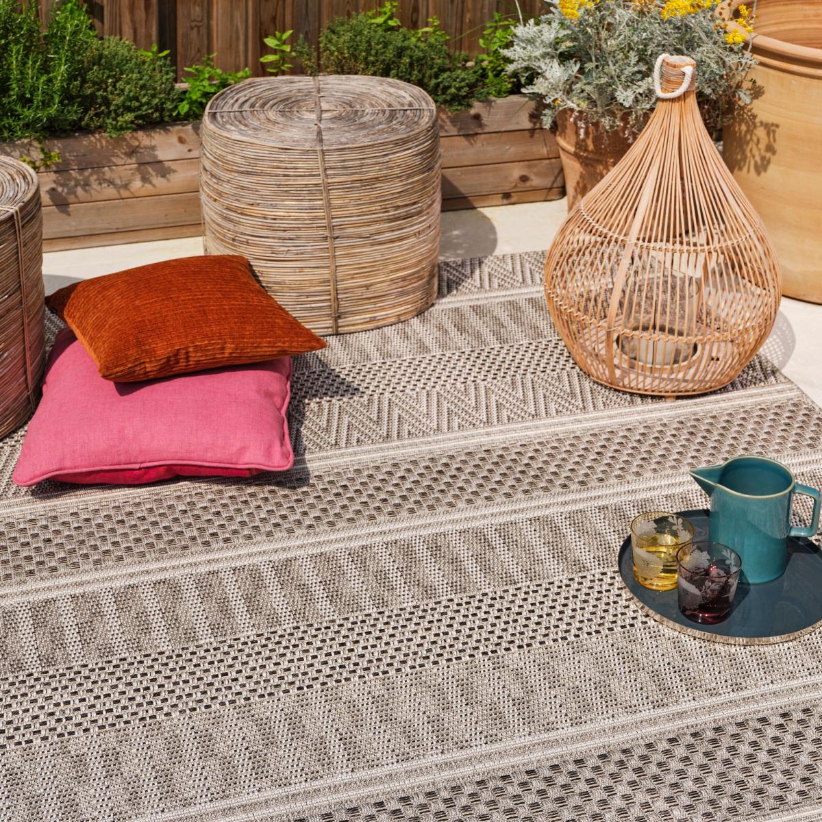 Varanda Stripe Geometric Indoor Outdoor Rugs in VA04 Natural160x230cm – image 1
