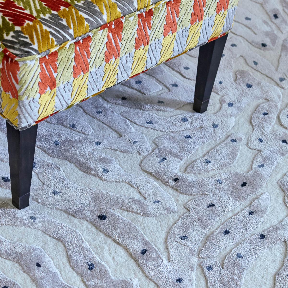 Amitta Marble Luxury Viscose rugs in Cloud Grey by Designer William Yeoward 160x260cm – image 2