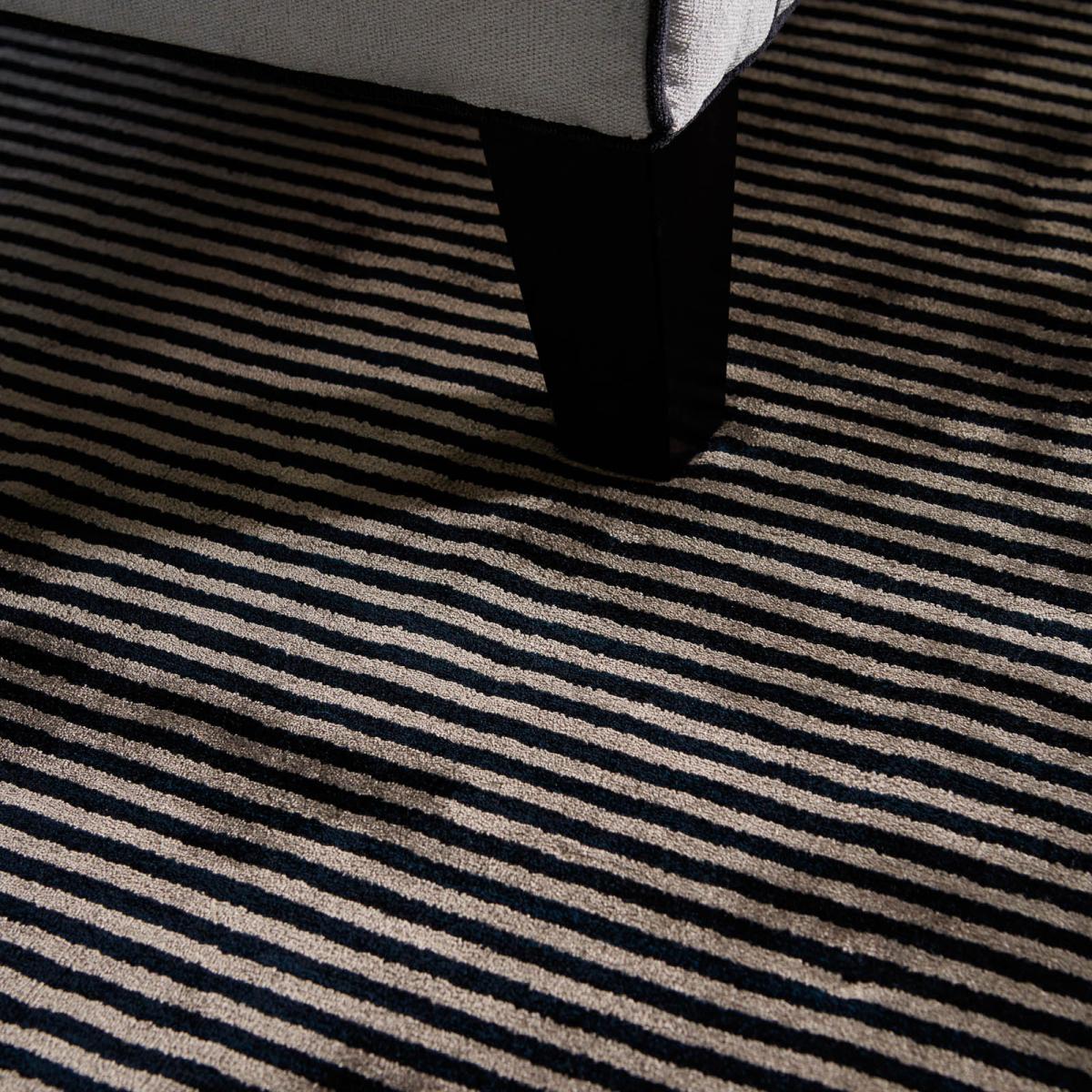 Katherine Carnaby Chrome Stripe Rug in Nero 200x300cm – image 1