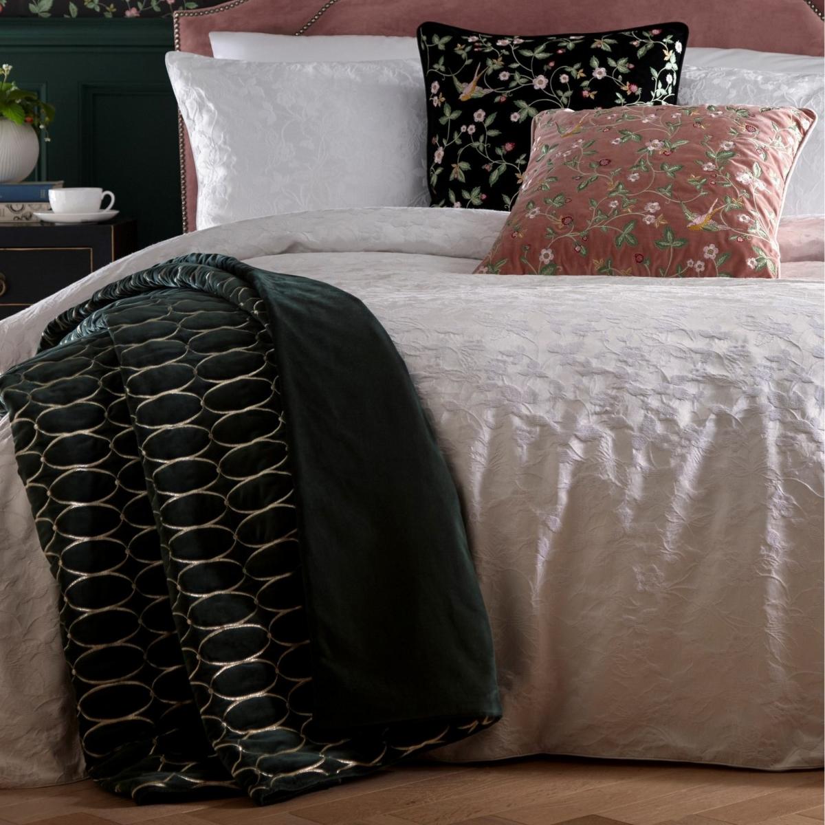 Renaissance Quilted Throw in Emerald Green By Wedgwood 130x260cm – image 2