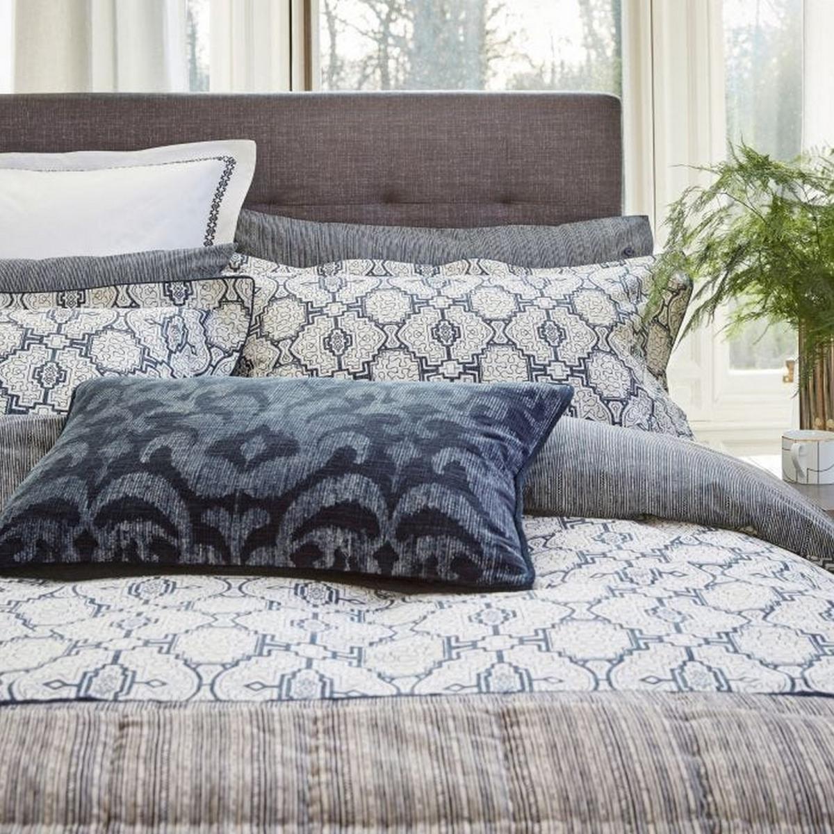 Kateri Shipibo Geometric Bamboo Cotton Bedding in Midnight Blue 48x74cm – image 2