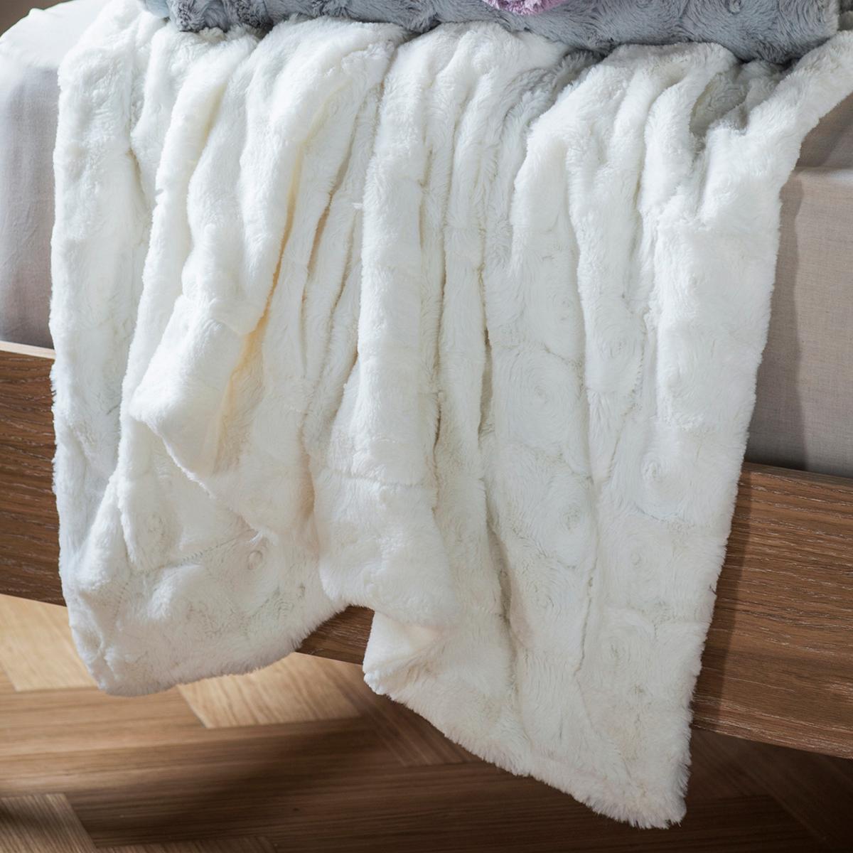 Fawn Faux Fur Throw in Cream White 140x180cm – image 2
