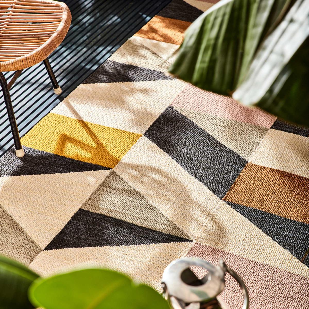Scion Nuevo Geometric Outdoor Rugs 426102 Blush Pink – image 2