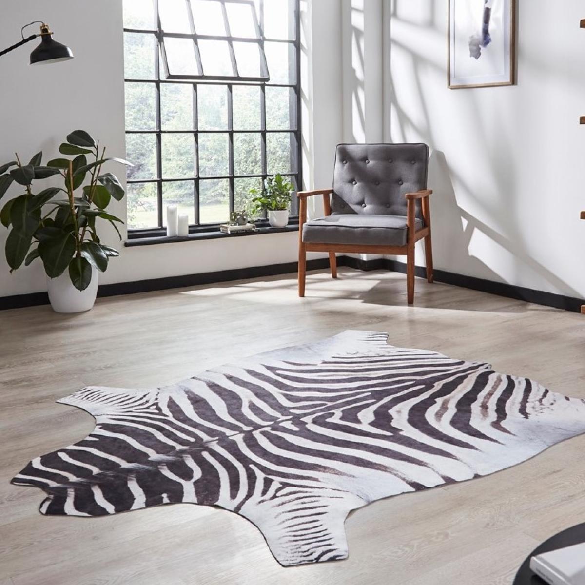 Faux Zebra Print Rug in Black White – image 1