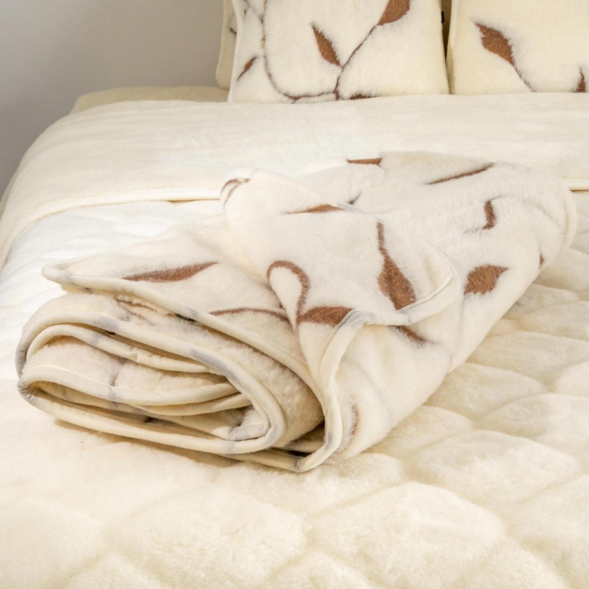 Larisa Leaf Merino Wool Throw in Natural200x220cm – image 1
