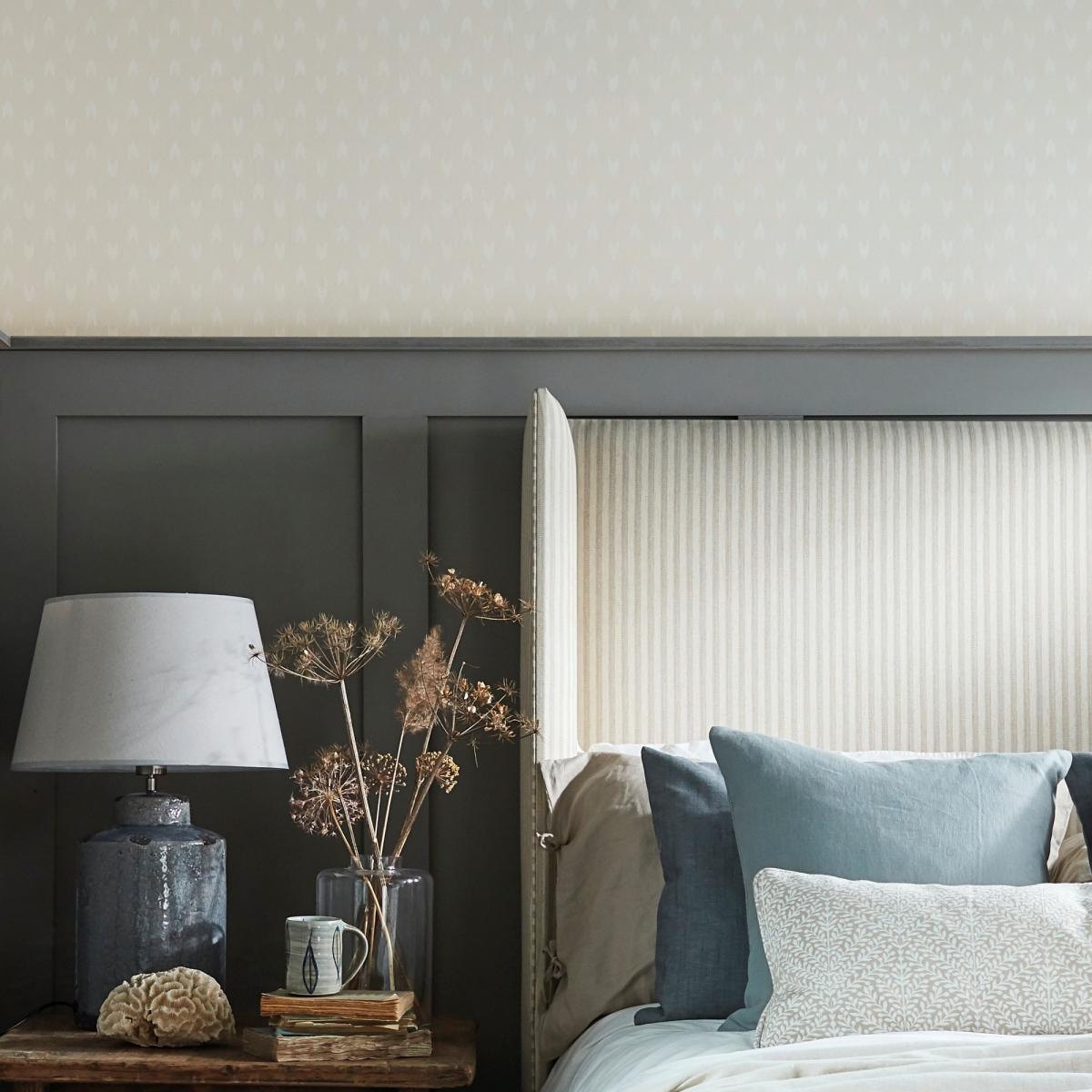 Henton Wallpaper 216883 by Sanderson in Birch White&nbsp;Roll – image 2