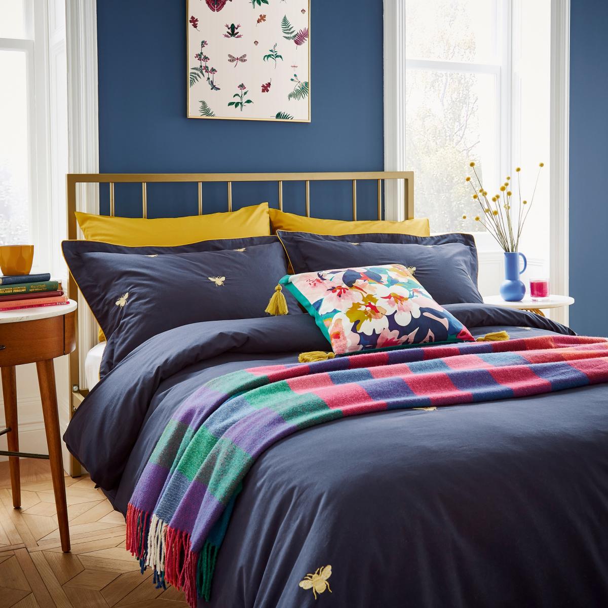 Bee Embroidered Cotton Bedding by Joules in Navy Blue 200x200cm – image 2