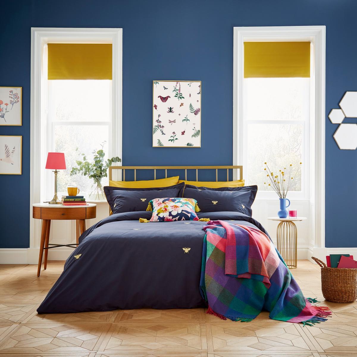 Bee Embroidered Cotton Bedding by Joules in Navy Blue 200x200cm – image 1