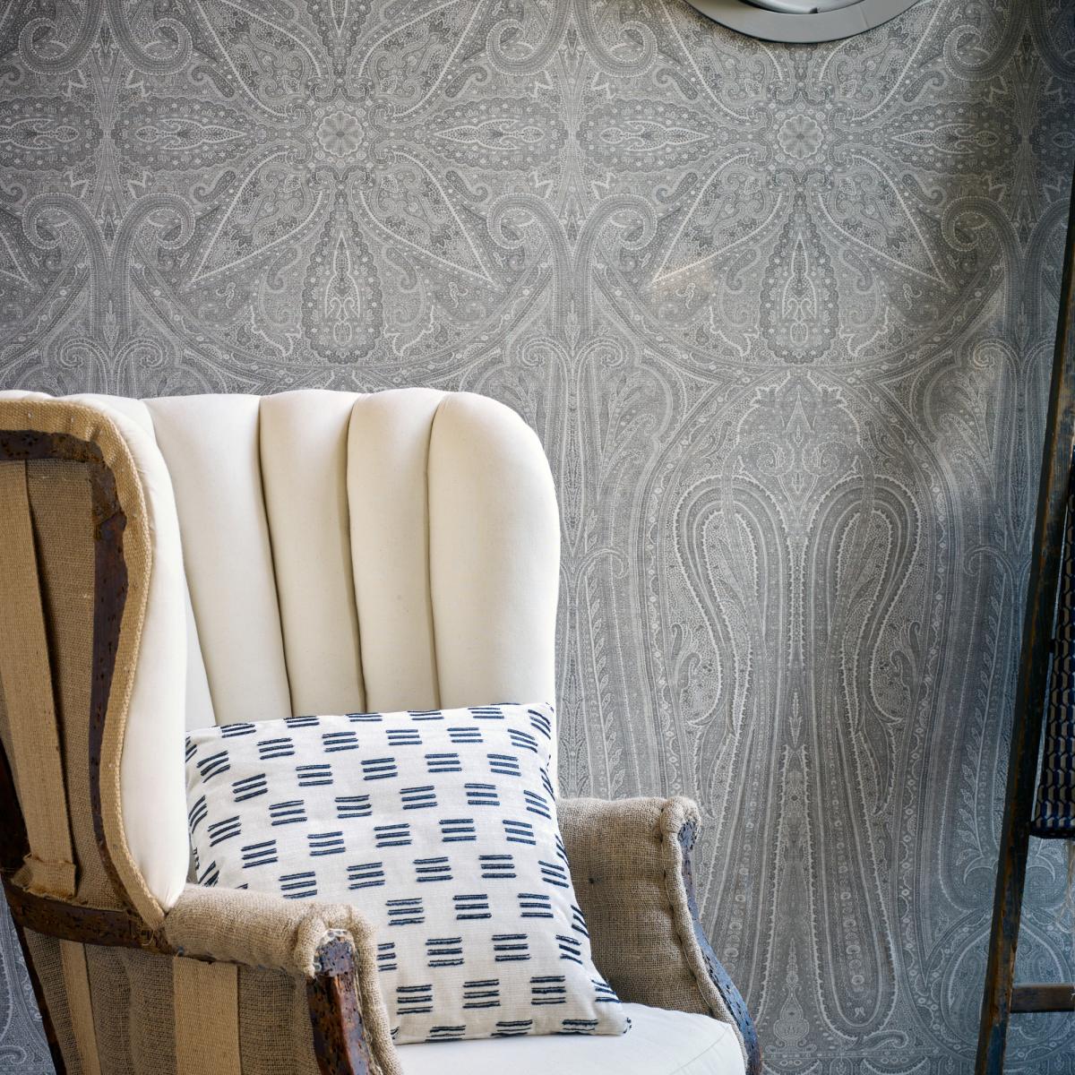 Grand Paisley 313019 Wallpaper Panel by Zoffany in Silver GreyRoll – image 2