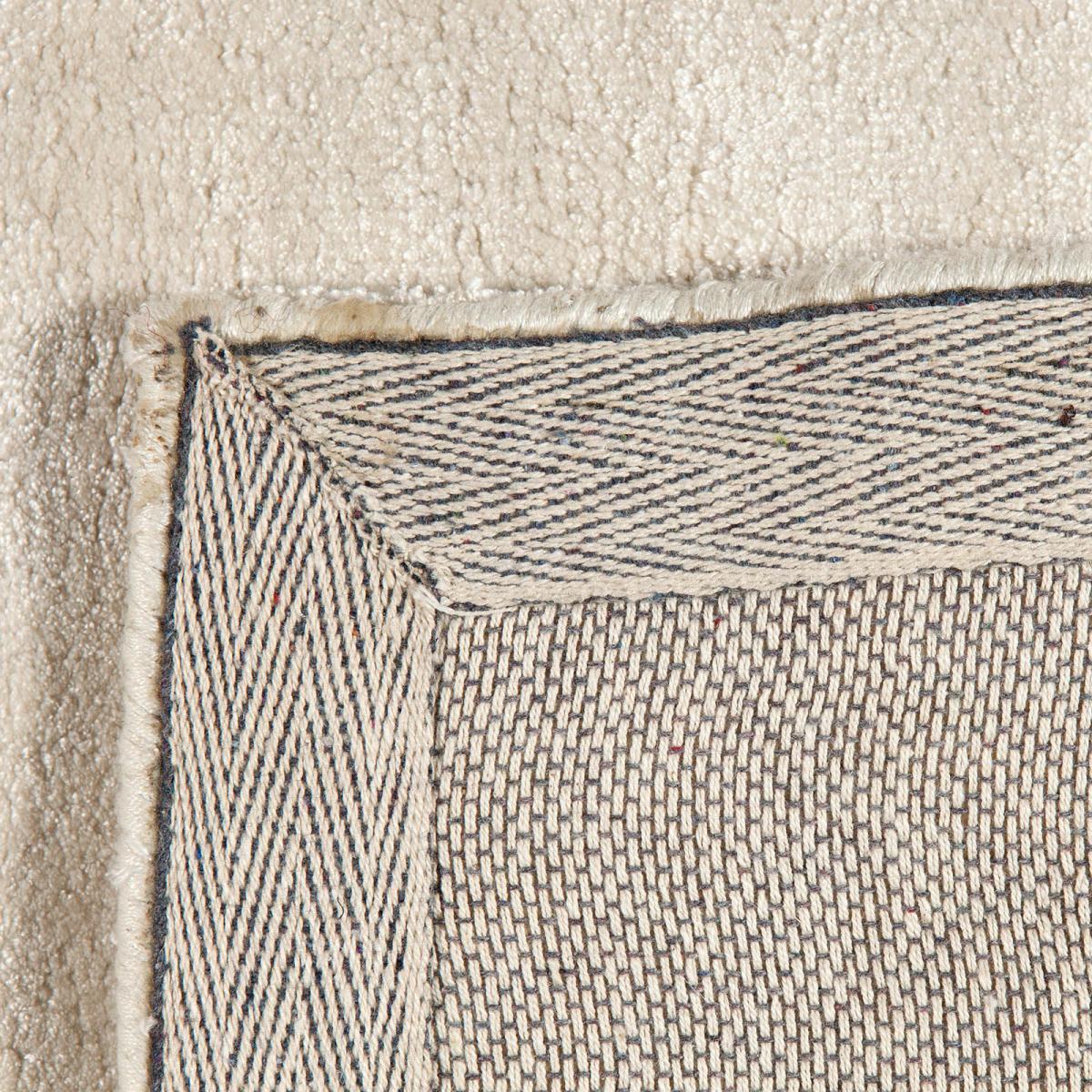 Traces Luxury Viscose Rugs 203 001 100 in Ivory by Ligne Pure&nbsp;60x120cm – image 3